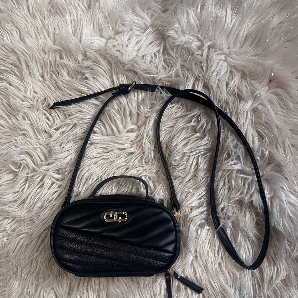 Elegant Black Leather Crossbody Bag
